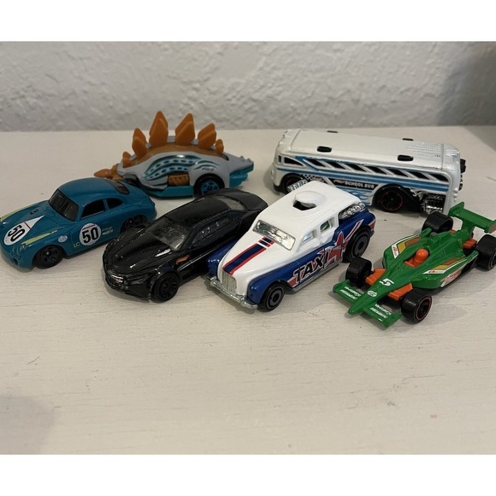6 Hot wheels‎ Cockney Cab, Ryura Lx, Motorsaurus, Surfin Bus, Porsche 368, Indy